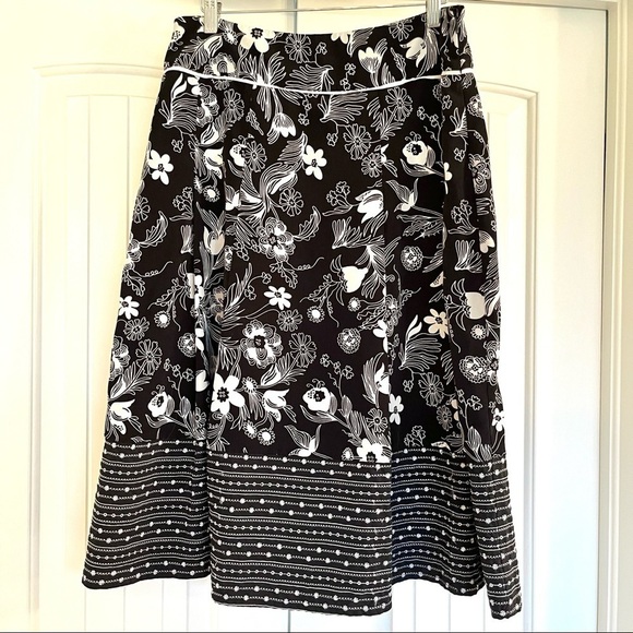 Preview Floral Skirt Size 8 - Picture 1 of 8